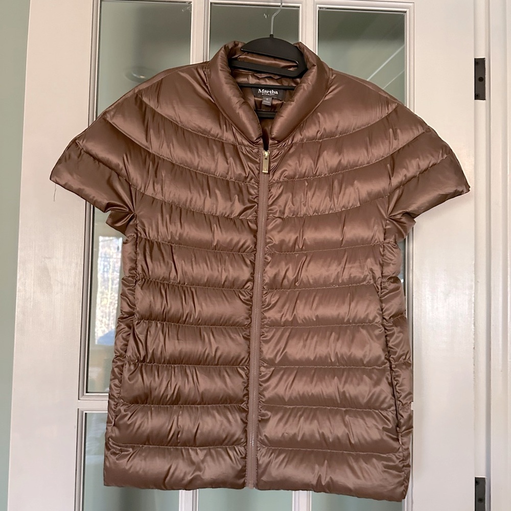 Martha Stewart puffer vest with cap sleeves. Women’s S